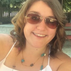 Meet your Posher, Carrie